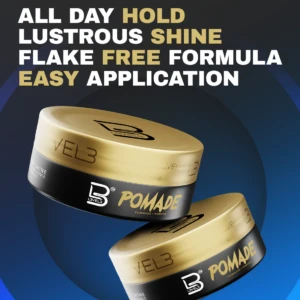 Dos envases circulares de pomada L3VEL3 con tapa dorada y base negra, flotando sobre fondo azul, resaltando su fijación firme y acabado brillante.