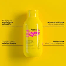 Botella amarilla de poción para el cabello con inscripción rosa y texto sobre hidratación y rizos.