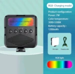 Luz led RGB portátil para celular, modelo AY-83, con pantalla a color y controles.