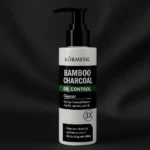 Limpiador facial Kormesic Oil Control con carbón de bambú, envase blanco y negro con dispensador, fórmula 3X.