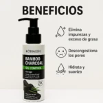 Limpiador Kormesic Oil Control Bamboo Charcoal elimina impurezas, descongestiona poros e hidrata. Incluye íconos de beneficios.