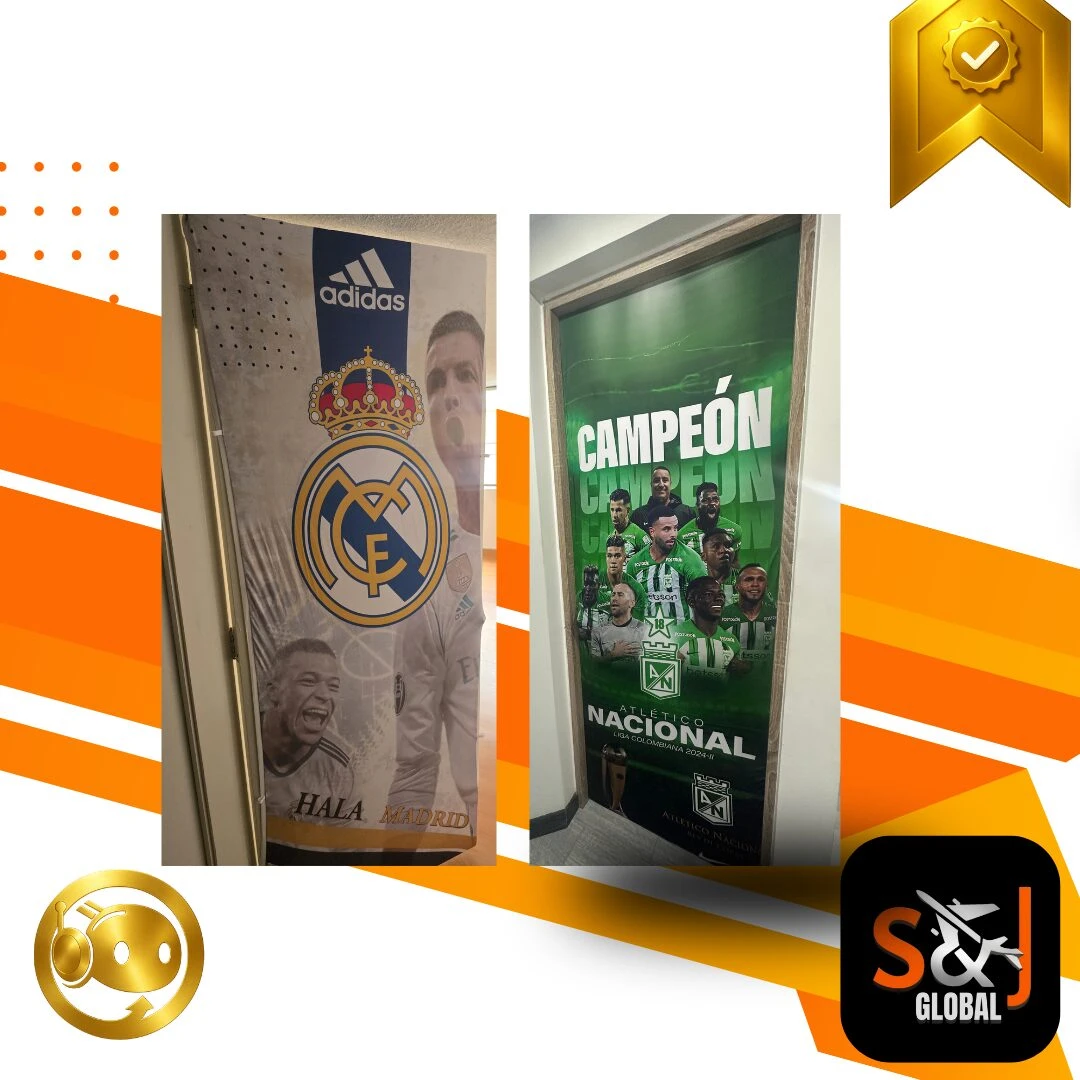 Funda decorativa de puerta de equipo de fútbol: Real Madrid vs Atlético Nacional, con escudos y jugadores.