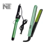 Set de plancha y rizadora con recubrimiento en tono verde, incluye cable eléctrico, diseño ergonómico y placas alisadoras para peinados profesionales.