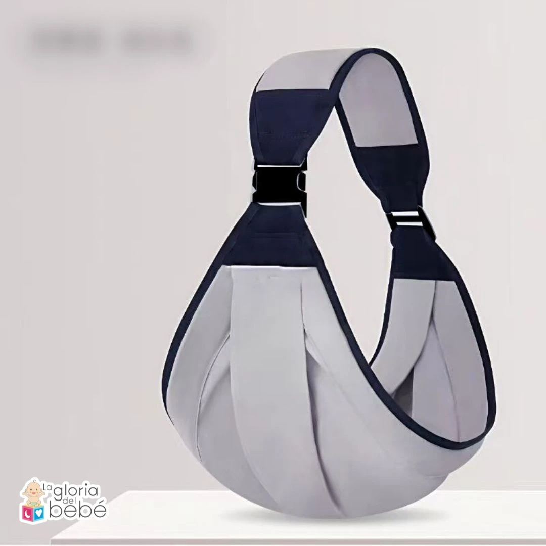 Fular portabebés gris con ribetes azul marino y ajuste de hebilla.
