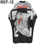 Capa de barbería impermeable negra y blanca con estampado de zapatilla deportiva estilo OFF-WHITE.
