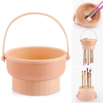 Kit limpiador de brochas de maquillaje 3 en 1 en color durazno. Incluye cubo para lavar y secador.