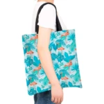 Bolsa reutilizable con estampado tropical de flamencos rosas sobre fondo turquesa.