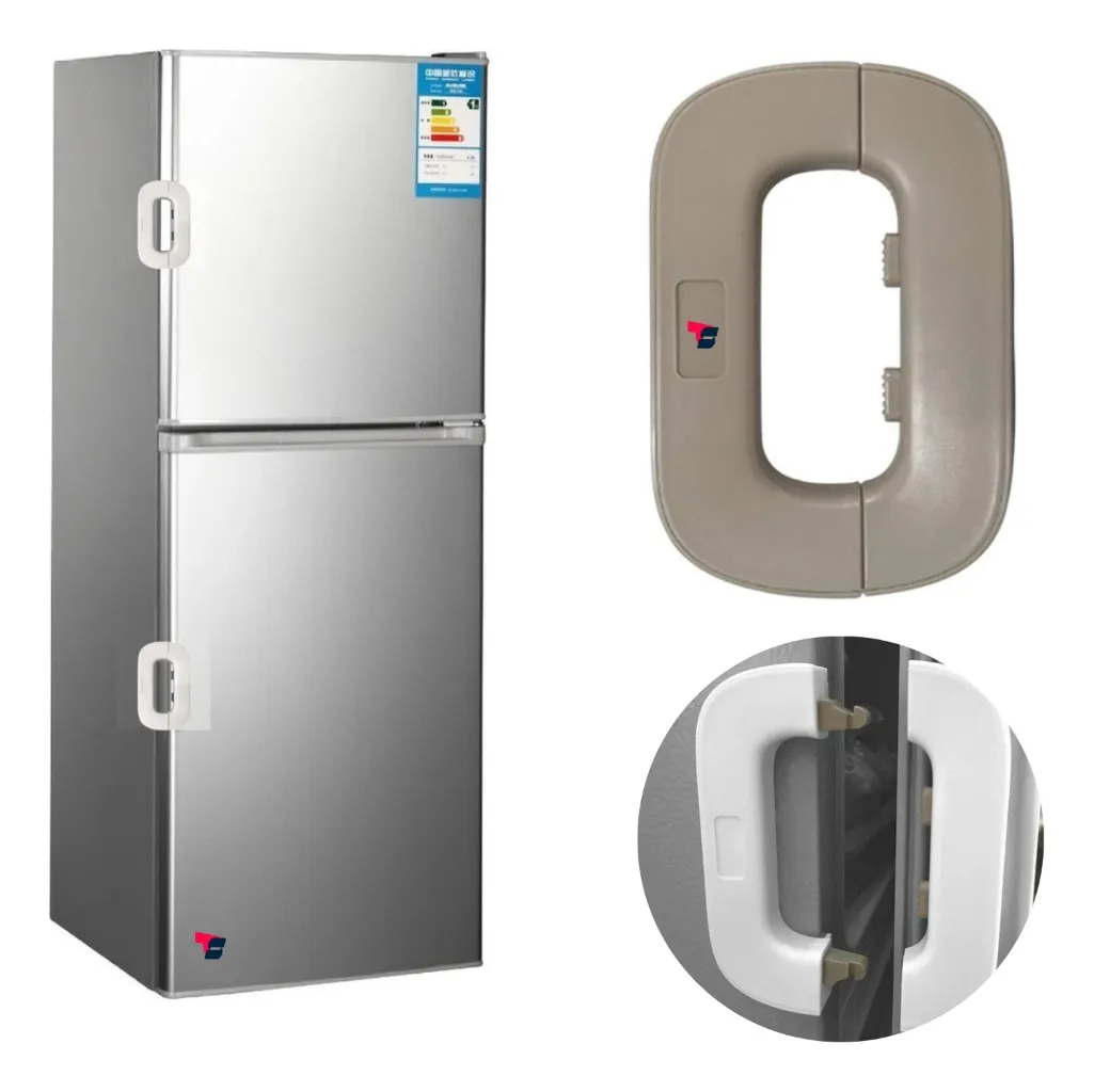 Refrigerador plateado con cerraduras blancas en las puertas y bloqueo de seguridad gris en forma de "O".