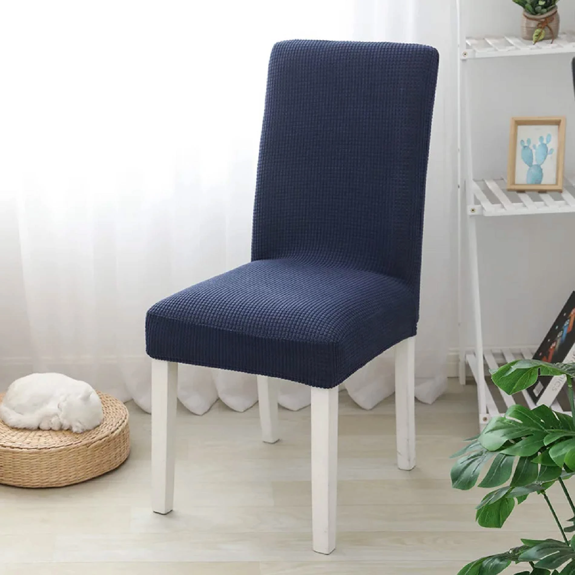Forro azul oscuro para silla, textura gruesa y elástica, protege el asiento y respaldo.