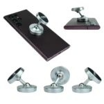 Soporte magnético plateado para celular con trípode, ideal para grabar o ver contenidos.