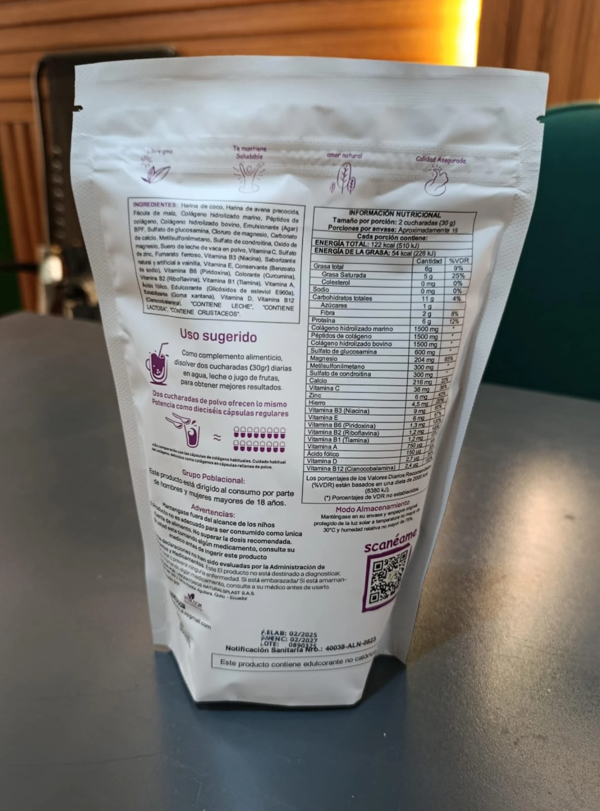 Multi Collagen, empaque blanco con información nutricional y modo de uso.