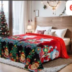 Cobija navideña roja decorativa con Santa Claus, elfos y árboles. Perfecta para cama.
