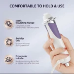 Derma Wand Pro, masajeador facial blanco y morado, diseño ergonómico, toma de corriente.