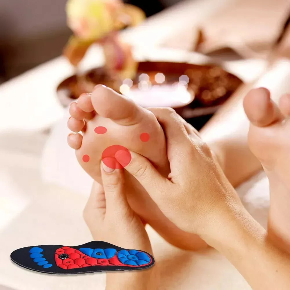 Plantillas magnéticas de acupresión para pies, rojas y azules, con puntos de presión.