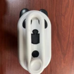 Set de cepillos para mascotas color blanco con detalles negros en forma de panda, con accesorio para vapor.