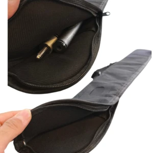 Estuche semirrígido negro para taco de billar de 2 piezas, mostrando interior con rosca de metal y detalle texturizado.