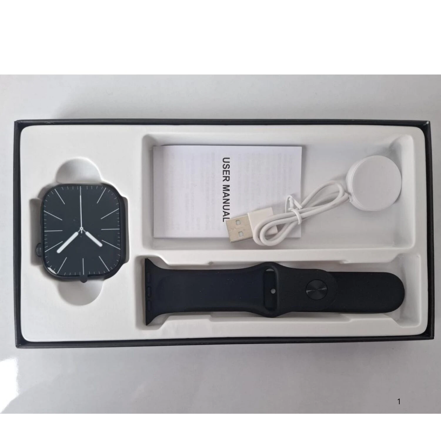 Reloj inteligente S9 negro con banda, cargador magnético y manual en caja.