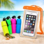Set x2 monederos impermeables de colores brillantes con monedas y bolsa porta celular transparente lista para usar en la playa.