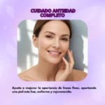Mujer sonriente con piel lisa y uniforme, producto cuidado antiedad completo.