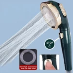 Cabezal de ducha verde con detalles dorados, chorro de agua potente, control de parada y cubierta para baño.