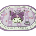 Tapete redondo morado con Kuromi y cerezas, texto "Sanrio Characters", diseño divertido.