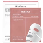 Mascarilla facial Biodance Bio Collagen Real Deep Mask, rosa, con un rostro de muestra.