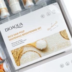 Mini kit viajero facial Bioaqua Rice Raw Pulp, set para blanquear e hidratar la piel con envases pequeños y detalles de arroz en empaque.