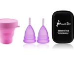 Set de 2 copas menstruales moradas translúcidas, 1 copa rosa plegable y estuche negro AneerCare para higiene femenina.