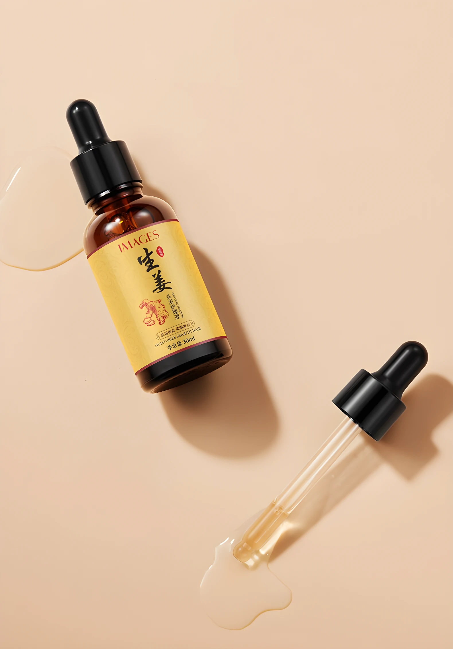 Serum de jengibre de 30 ml en frasco de vidrio ámbar con gotero, acompañado de un aplicador separado sobre fondo color crema con gotas de producto.