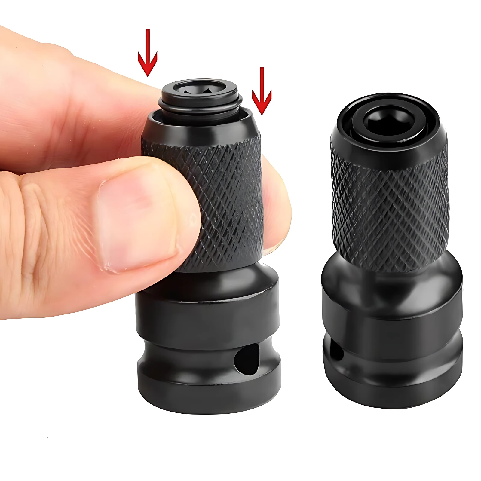 Set de 2 adaptadores hexagonales negros para brocas, uno sostenido por mano con flechas indicando conexión.