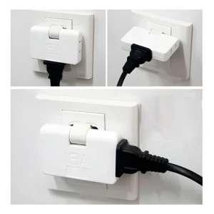 Adaptador extensor blanco de 3 puertos para toma corriente, con enchufe negro.