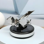 Ambientador solar para carro, diseño de avión plateado metálico, gira con el sol.