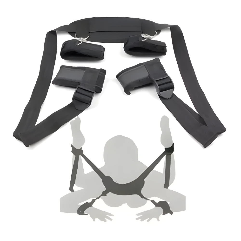 Arnés negro ajustable con correas para muñecas y tobillos, simulando uso en posición de inmovilización.