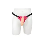 Arnés erótico rosado brillante con dildo de silicona color piel, adaptable a la cintura, para uso femenino.