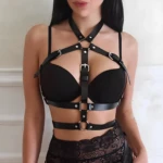 Arnés Moon 2 de cuero sintético negro para mujer, ajustable con hebillas y aros.