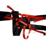 Arnés profesional negro con correas rojas, diseñado para guadaña, incluye soporte ergonómico y sistema de ajuste para mayor seguridad y comodidad en campo.