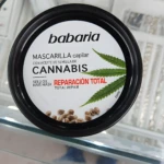 Mascarilla capilar Babaria Cannabis Reparación Total, tarro negro con semillas y hoja de cannabis.