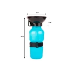Bebedero portátil azul para mascotas con dispensador de agua y medidas visibles: 21cm alto, 10cm ancho, 5cm profundidad.