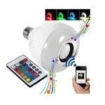 Bombillo LED musical con altavoz Bluetooth, control remoto y teléfono, muestra luces RGB y notas musicales.