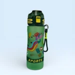 Botella deportiva verde 700ml con diseño de caricaturas, cinta "NICE" y tapa a presión.