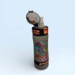 Botilito deportivo gris 700ml abierto con tapa negra, diseño "Sport" y estampado de frutas.