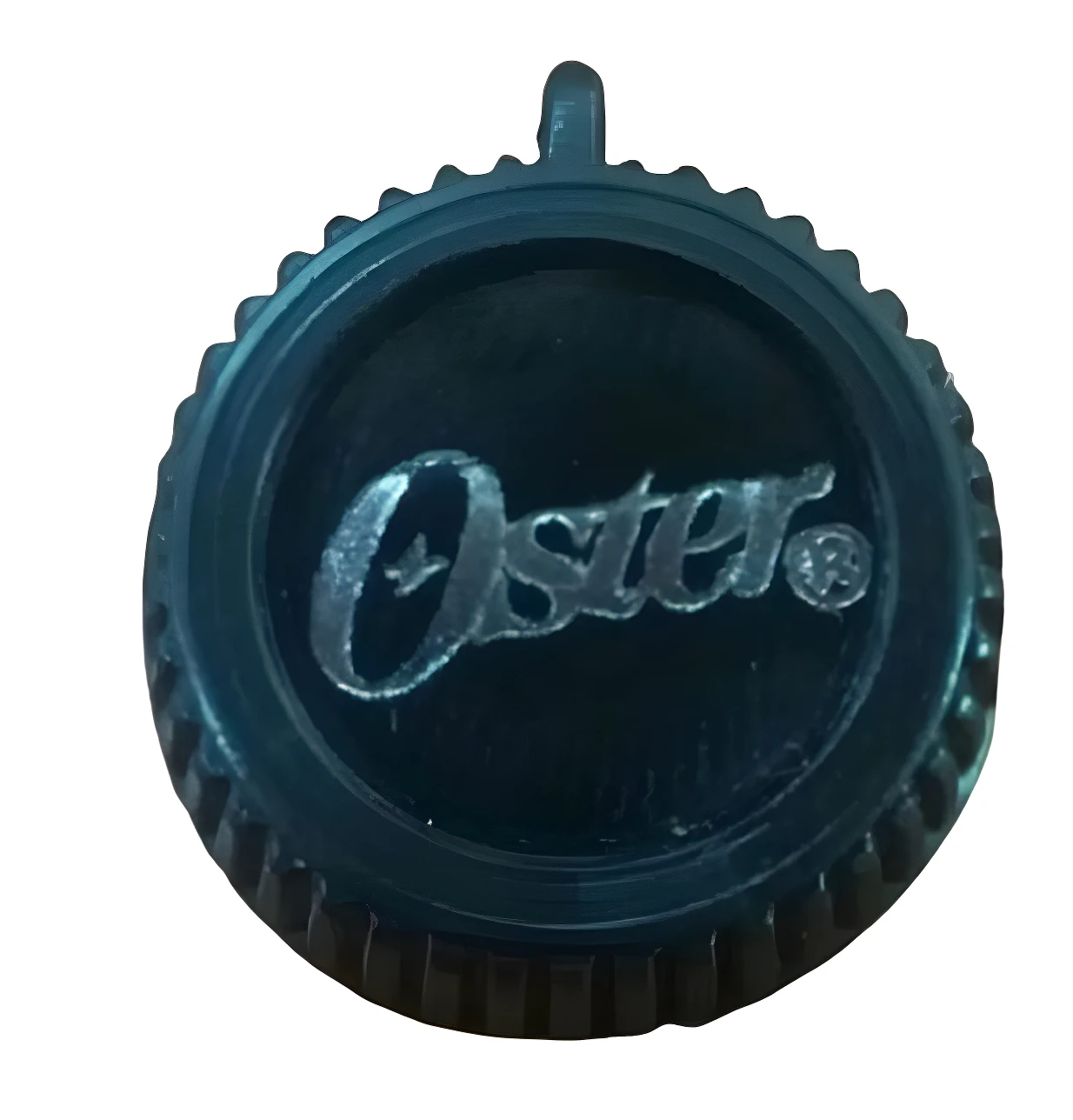 Botón negro Oster para licuadora con logo grabado y borde texturizado.