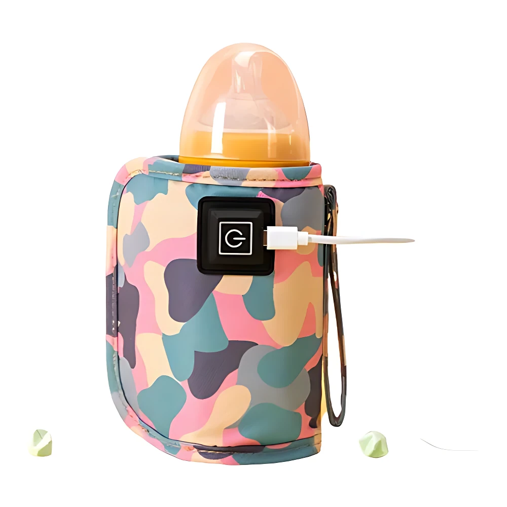 Calentador de biberón portátil USB con diseño camuflado multicolor y botón de encendido, ideal para mantener la leche caliente.