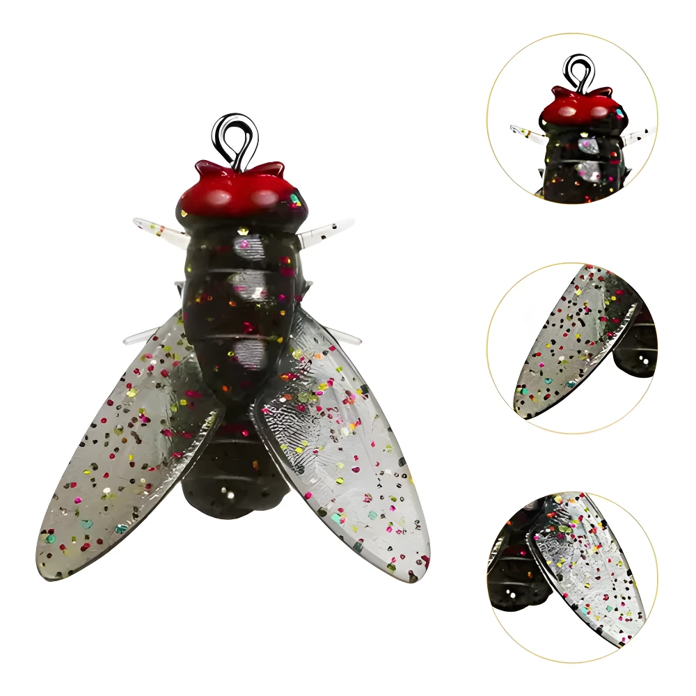 Cebo mosca realista oscuro con escamas brillantes y detalles rojos, ideal para pesca deportiva en ríos y lagos.
