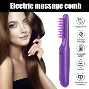 Cepillo masajeador eléctrico púrpura para cabello con vibración, diseño portátil y ergonómico, presentado junto a una mujer con cabello largo y sedoso.