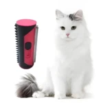 Cepillo quitapelo para gatos blanco con detalles rosados y negros, ideal para masaje y mantener el pelaje.