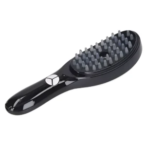 Cepillo restaurador capilar negro con cabezal de púas flexibles, botón de control central y diseño ergonómico para masaje y estimulación del cuero cabelludo.