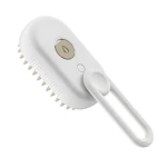 Cepillo vaporizador blanco para mascotas, ideal para eliminar pelo muerto y desenredar.