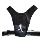 Chaleco negro de entrenamiento con bolsillo frontal y silueta de corredor. Soporte ajustable.