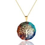Colgante árbol de la vida en orgonita multicolor con cadena dorada, protege y promueve claridad.